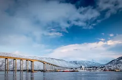 Foto: Mark Ledingham, Tromsø kommune, Tidlig vinter i Tromsdalen. Attribution 2.0 Generic (CC BY 2.0).