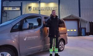 Prosjektleder for energiomstilling, Joachim Karlsen, starter nå på arbeidet med å lage en ny energiplan. Batteriet blir en viktig brikke i arbeidet med å få på plass en ny og fornybar energiløsning for Svalbard. (Foto: Longyearbyen lokalstyre)