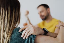 Det forskerne har sett på i prosjektet er følgende:  Hvordan kan kommunene støtte og bidra, og hva er erfaringene med de ulike løsningene som er prøvd ut? Trenger vi også andre tiltak? Kan det å eie egen bolig i seg selv bidra til deltakelse i et nabolag? Foto: Karolina Grabowska / Pexels