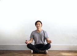 MINDFULNESS: Folkehelsefolk leter stadig etter metoder som kan brukes allment til å styke befolkningens psykiske helse. Men mindfulness ser ikke ut til å være like virksomt på dette området som mange har antatt, skriver Arne Holte. Foto: Andrea Piacquadio / Pexels