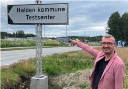 Teststasjonen ved Svinesund ble bygget opp på noen få dager, og NAV Halden-Aremark tok seg av rekrutteringen. Det ble en suksess. – Det er medarbeiderne mine som fortjener rosen, det er de som gjorde jobben, sier NAV-leder Thorsås. Foto: Ida F. Ringnes