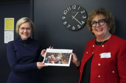 Helse- og omsorgsminister Ingvild Kjerkol og Trude Drevland, leder for Rådet for et aldersvennlig Norge. Foto: HOD