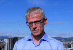 Regjeringen har pekt ut NAV til å gå i bresjen når tillitsreformen skal realiseres. Det er jeg glad for. NAV har flere større utfordringer hvor det å bygge tillit må være en del av løsningen, skriver Hans Christian Holte, NAV-direktør. Foto: NAV