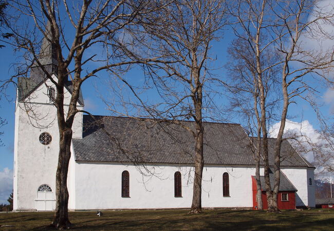 Minnestøtte over Maren Falch_kirke