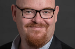 - Det offentlige kan nok med fordel bli litt mindre tunggrodd, sier Erlend Espedal, seniorrådgiver i Kantar. - Ser man på Altinn og Skatteetaten, så ser man hvor flinke de er til å løse ting. De scorer høyt på tilfredshet blant kundene. Foto: Kundeserviceavisen