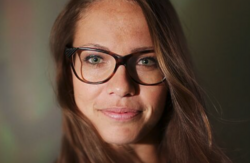– Det viser seg at om den ansatte opplever å ha en god relasjon til sin leder, så er det nesten likegyldig hvilken lederstil man velger, så lenge det er en grunntanke som handler om at man vil den andre og organisasjonen vel, sier Ide Katrine Birkeland, akademisk programdirektør og førsteamanuensis på Handelshøyskolen BI. Foto: BI