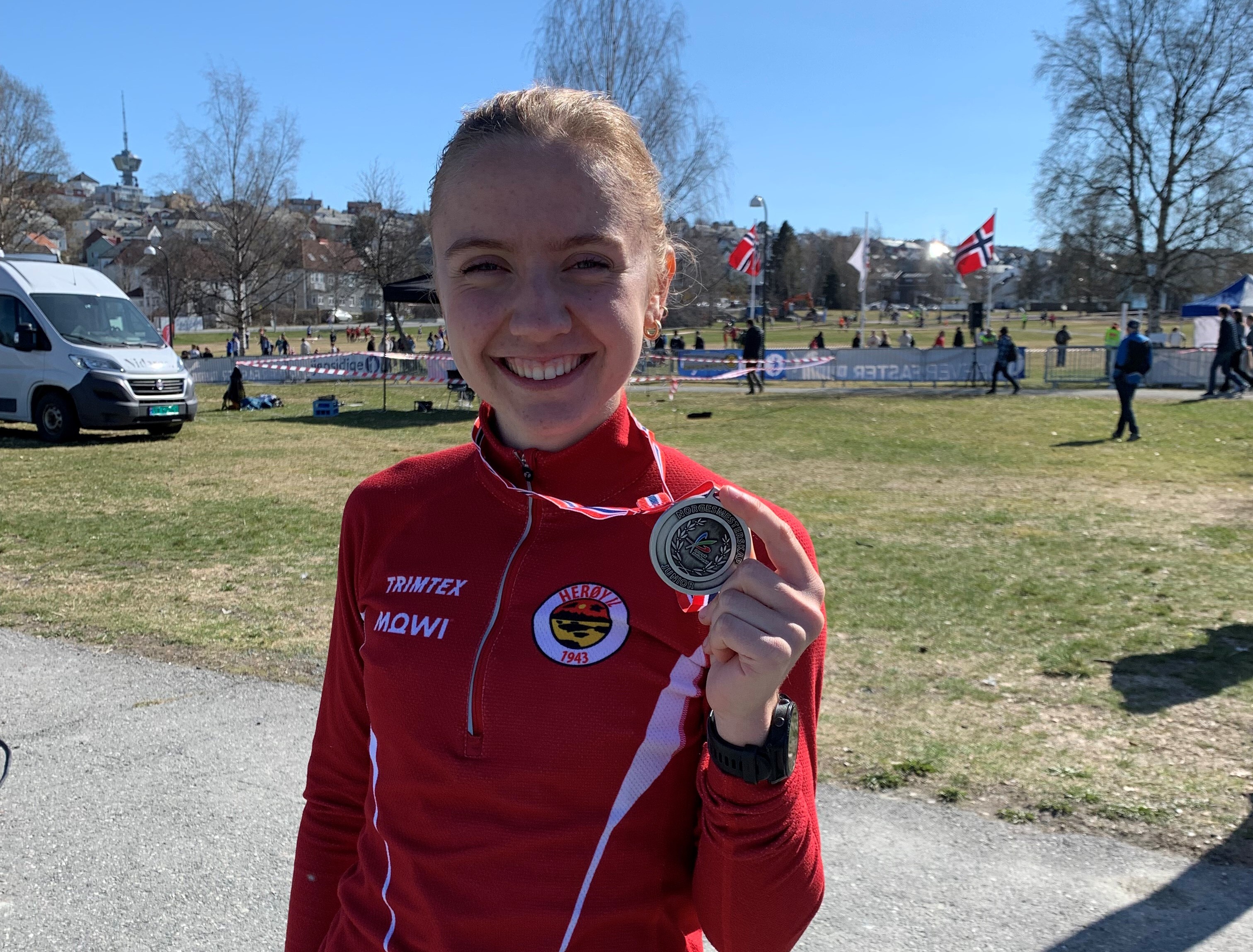 Ingrid tok NM-sølv i terrengløp_med medalje