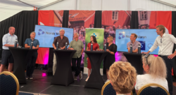 Hele panelet med Norsk Vann, KS, Venste, MDG, Arbeiderpartiet, NKF og Høyre. Foto: Sindre Haarr