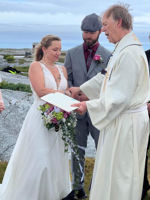 Historisk bryllup i Sandsundvær_vielse2