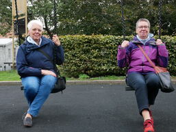 To tyske turister hadde satt seg på huskene i Myntegata i Oslo. Foto: Sindre Haarr