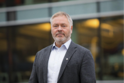 I slutten av måneden gir Erik Kollerud plass til en ny YS-leder. I sin siste faste spalte i Dagens Perspektiv etterlyser den avtroppende forbundslederen sterkere prioritering av kompetanse og livslang læring fra politikerne. Foto: YS