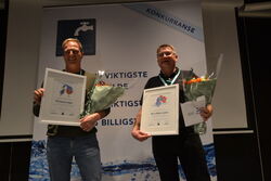 Glade og stolte vinnere av Innlandets beste drikkevann 2022: F.v: Arne Egdar Rosenberg - Ringsaker kommune (stedfortreder for representant) og Sverre Øystein Nysæther - HIAS IKS. Foto: Kjell M. Jacobsen