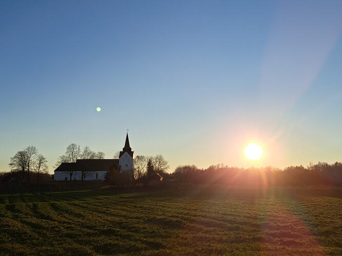Herøy kirke. (Foto: Kristin Grande)