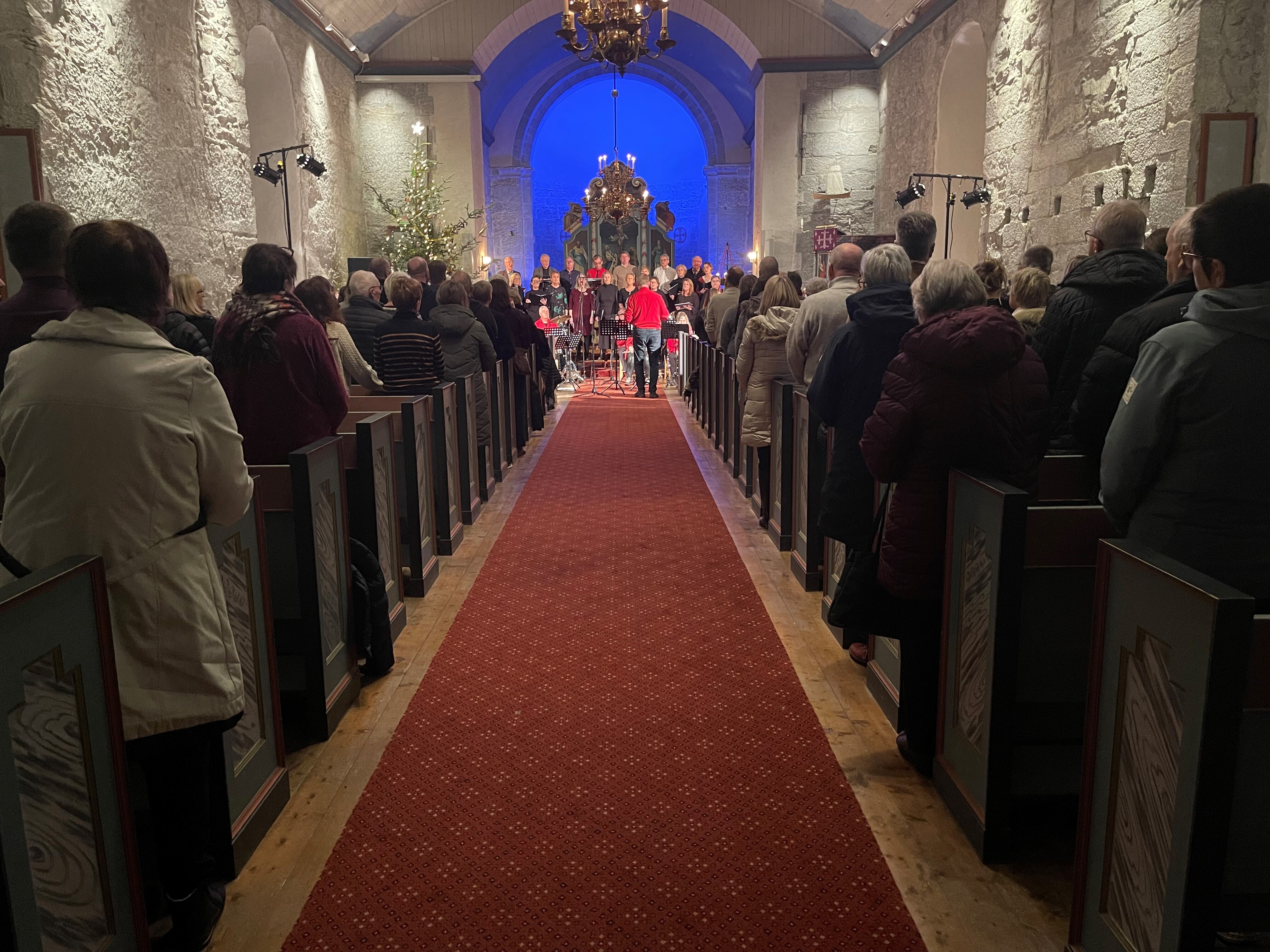 Mange var samlet i Herøy kirke for årets julekonsert