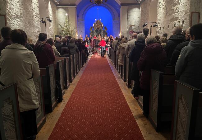 Mange var samlet i Herøy kirke for årets julekonsert