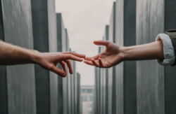 Når det gjelder fordeler og ulemper er det forskjell i aktørenes synspunkter på dette, som henger sammen med deres posisjon og interesse. Ingen ønsker likevel å reversere vertskommuneløsningen. Foto: Unsplash