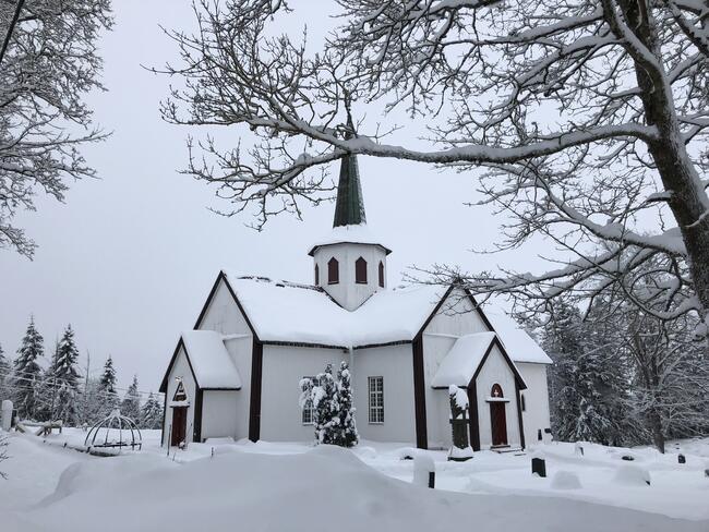 Lunner kirke - vinter