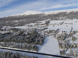 Lesja kommune er en av de 11 kommunene med sin første frivilligsentral, og Lesjaskog pensjonistlag drar i gang turgruppe. Foto: Lesja kommune / Ola Erik Mølmen