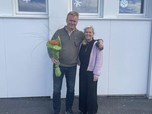 Lars Olav 60 år_blomster fra ordfører