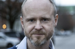 Store språkmodeller, som ChatGPT, gir oss et enormt potensial for å transformere vår måte å drive kommunal tjenesteproduksjon på. Men det er viktig å holde hodet kaldt og ta hensyn til risikoen som følger med bruk av disse løsningene, skriver Arnstein Vestad, sikkerhetsarkitekt i Trondheim kommune. Foto: Privat