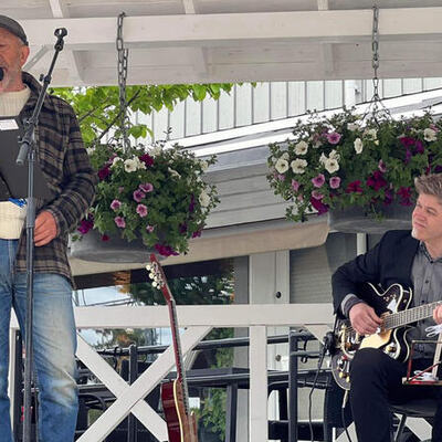 Bilde av gruppa Tre skruer på Moelv torg