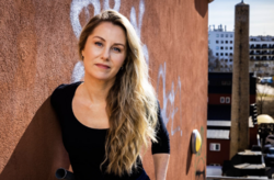 Alt maset om å skulle være så innmari spesiell, ser snarere ut til å gjøre de unge selvsentrerte og sosialt usikre, skriver kronikkforfatteren Kaja Melsom, forfatter og filosof. Foto: Ihne Pedersen / Ihnebilder