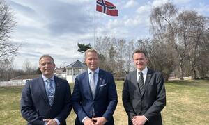 Ordfører i Jevnaker, Morten Lafton, ordfører i Lunner, Harald Tyrdal og varaordfører i Gran, Bjørn Arne Oulie deltok på 8. mai-arrangementet på Sanner hotell.