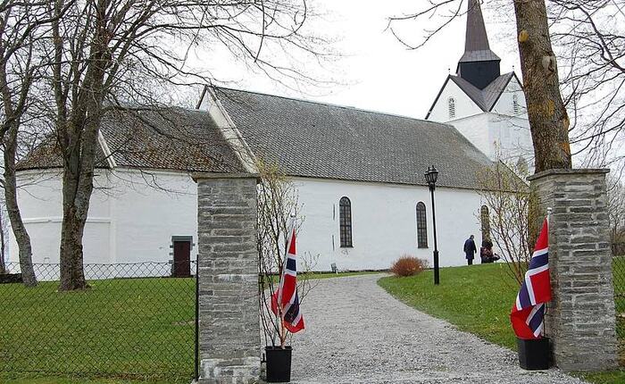 Herøy kirke. (Foto: Trine Heggheim)