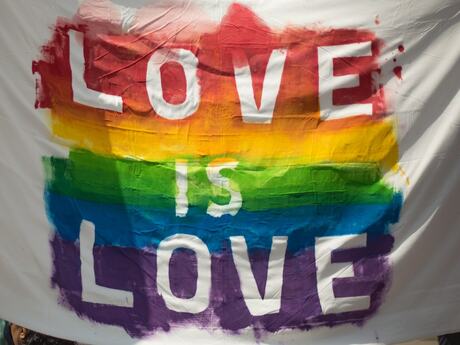 Feiringen av Pride er en påminnelse om at det fortsatt er behov for oppmerksomhet om likestilling, rettigheter, muligheter og trygghet for alle, skriver Heidi Kløkstad, politimester i Nordland politidistrikt. Foto: 42 North / Pexels