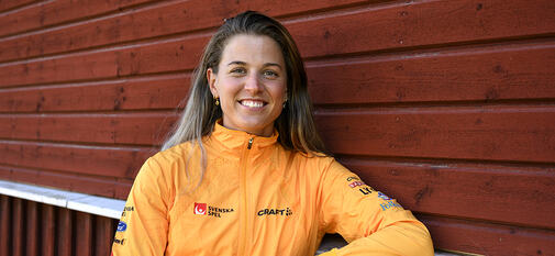 Skidor, Träning och pressträff, Sverige