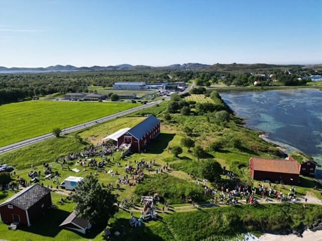 Oversiktsbilde over bygdetunet på Herøy