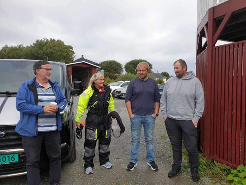 Ungdomsfiske i Herøy 2023_fiskerne sammen med Kjell Inge og ordfører