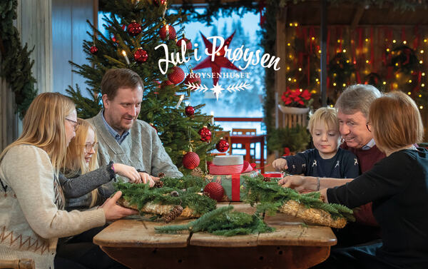 Barn som lager julepynt på Prøysenhuset