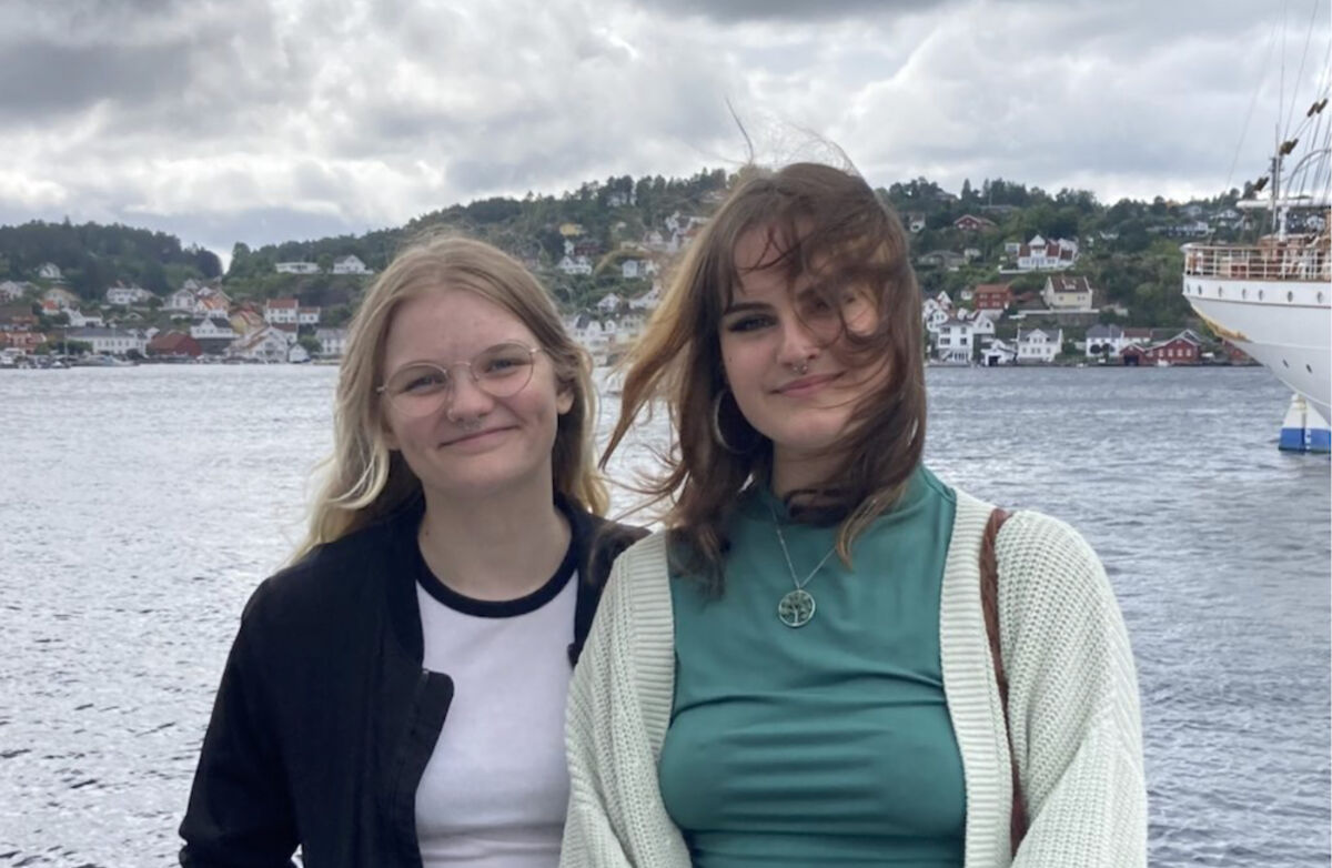 Både Hedda Olivia Hovden (t.v.) og Mariann Lois Edvardsen hadde dårlige opplevelser med NAV før de startet på Jobbskolen i Kristiansand. Foto: NAV