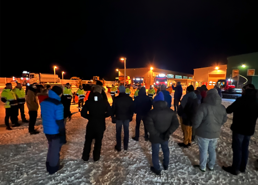 Alta kommune stilte med spennende befaring av maskinparken i Finnmarksmørket. Foto: Julie Tollefsen