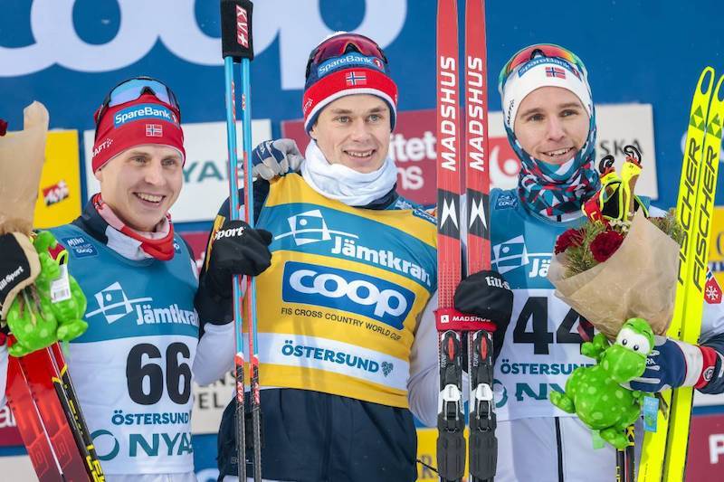 Podium101223fm242.JPG
