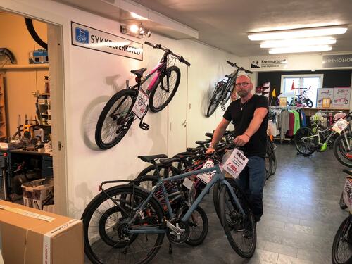 Kurt Arild etablerer sykkelverksted_Herøy sport og fritid