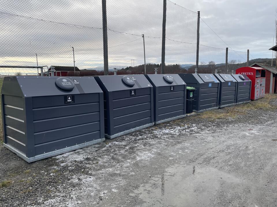 Bilde av kontainere for hytterenovasjon på Moen (Sør-Beitstad)