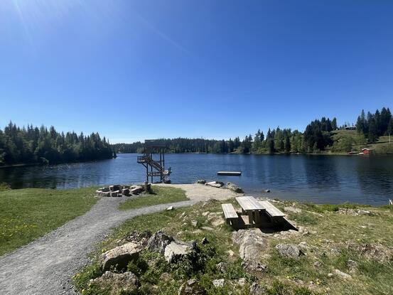 Badeplassen på Svea med stupetårnet