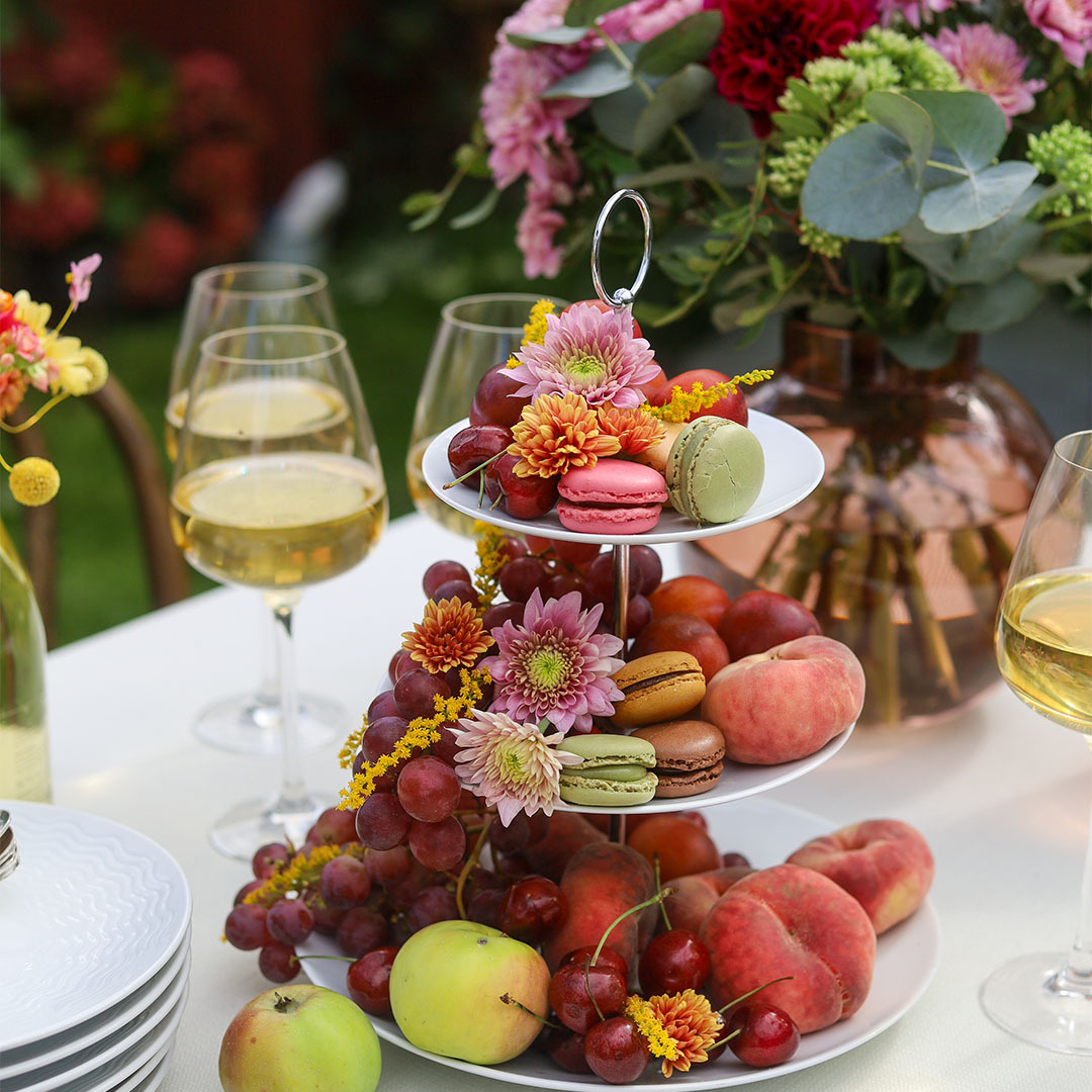 Blomsterpynt på dessertfatet