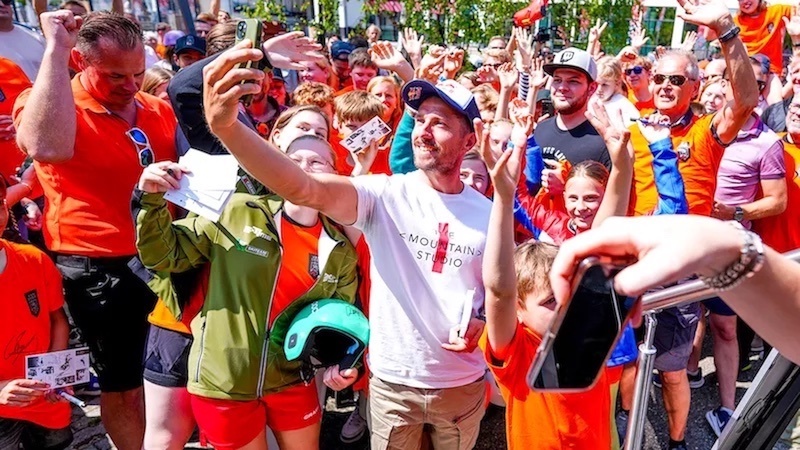 HIRSCHER.jpg