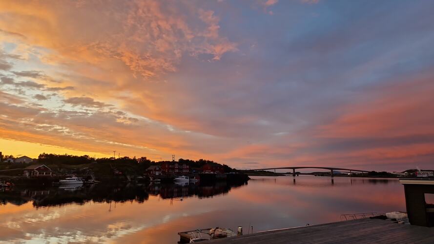 Augustkveld i Færøyvågen. (Foto: Roar Aune)