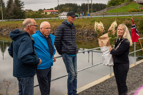 Gjenåpning av Sveøybrua_blomster