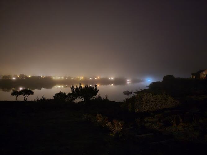 Stille natt over Herøysundet. (Foto: Oddbjørn Lorvik)