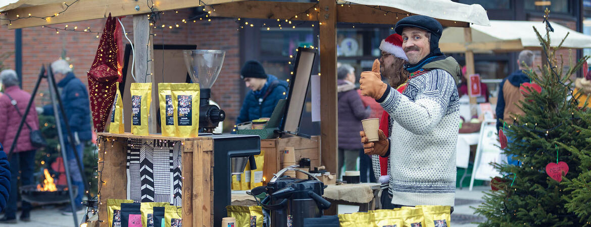 Foto av utstiller på julemarked
