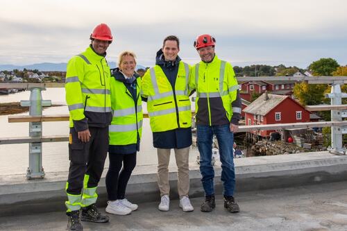 Prosjektleder Terje Krommen og Yared Okubay i Nordland fylkeskommune, og Elbjørg Larsen (ordfører) og Ronny Godhei Hansen (Nærings- og samfunnsutvikler) fra Herøy kommune