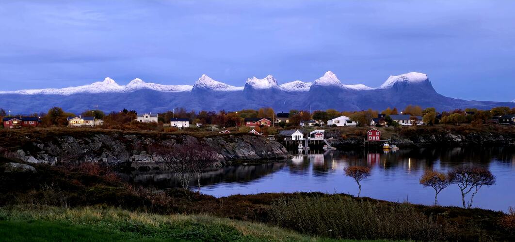 Syv søstre-toppen i hvitt. (Foto: Oddbjørn Lorvik)