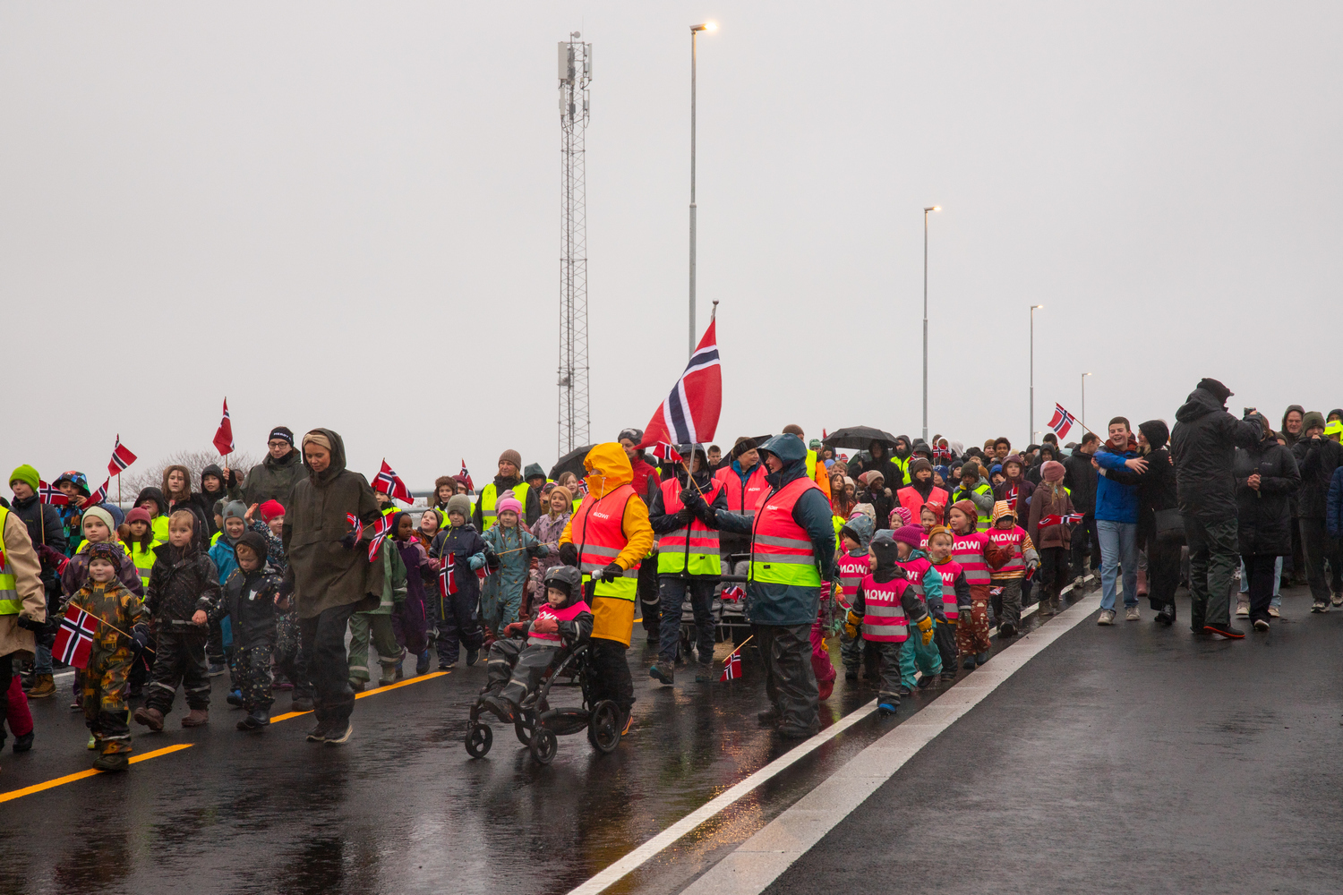 På vei ned nybrua mot Silvalen. (Foto: Pål Nikolaisen)