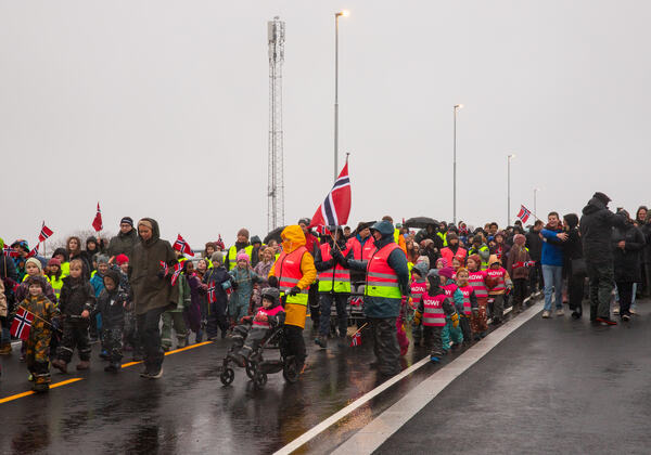 På vei ned nybrua mot Silvalen. (Foto: Pål Nikolaisen)