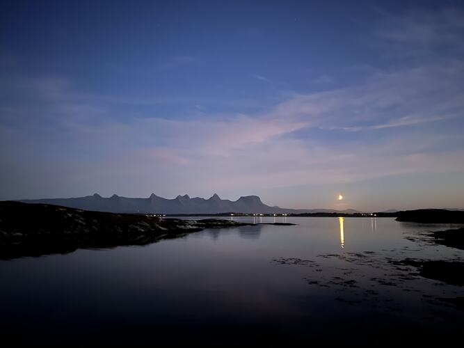 Magisk kveldsstemning. (Foto. Yngve Magnussen)